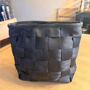 Women’s Black Harvey’s Seat Belt Backpack